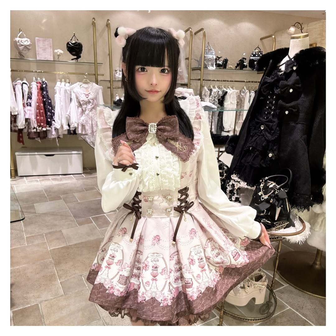 Post 6 by LIZLISA天王寺MIO店 on Instagram (carousel)