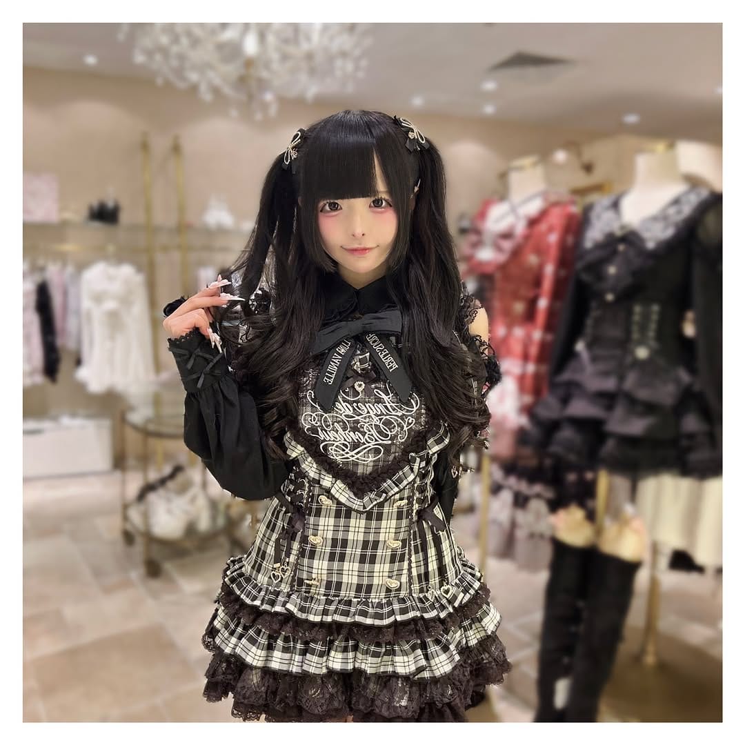Post 2 by LIZLISA天王寺MIO店 on Instagram (carousel)