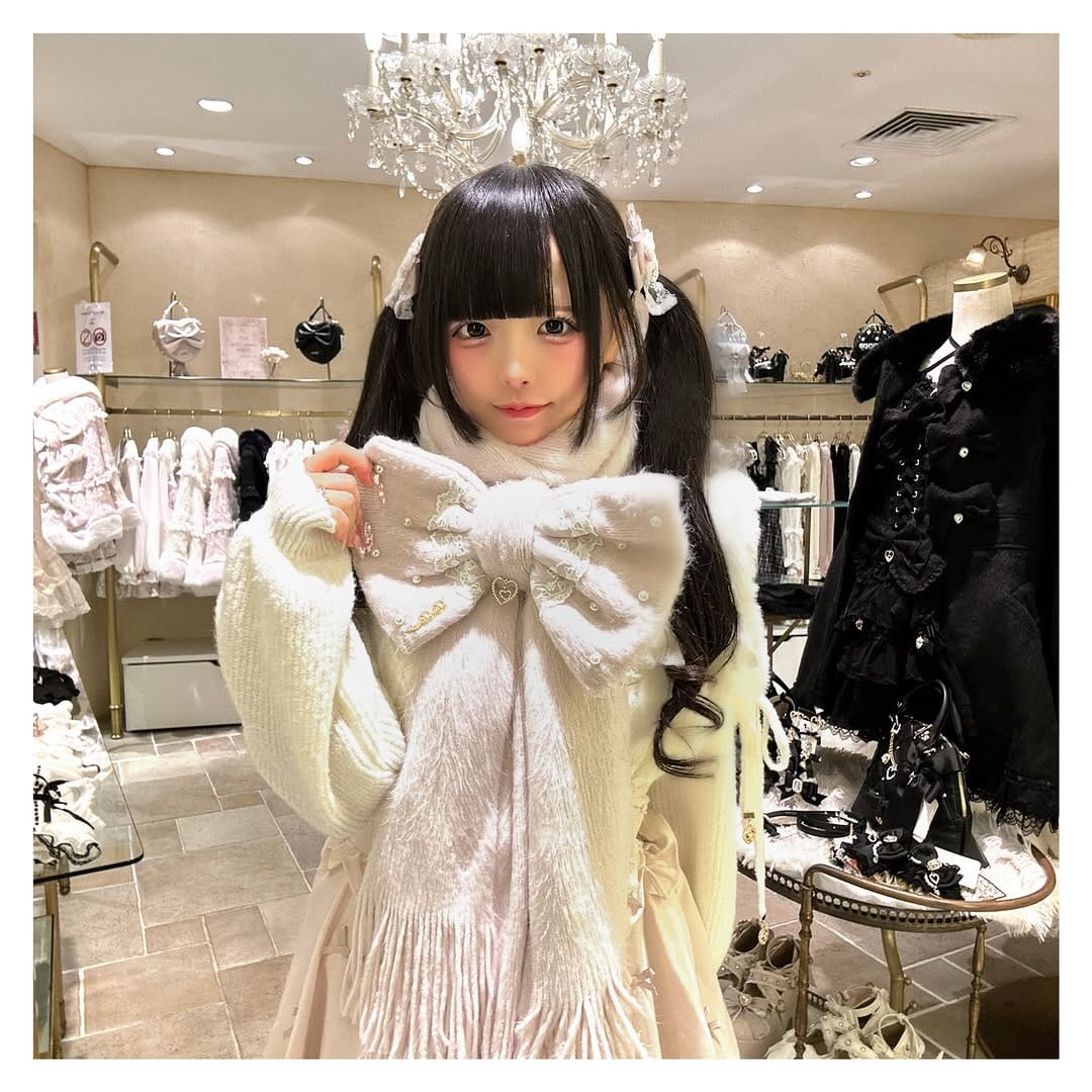 Post 4 by LIZLISA天王寺MIO店 on Instagram (carousel)
