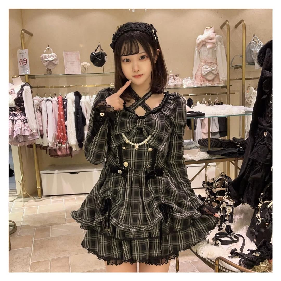 Post 5 by LIZLISA天王寺MIO店 on Instagram (carousel)