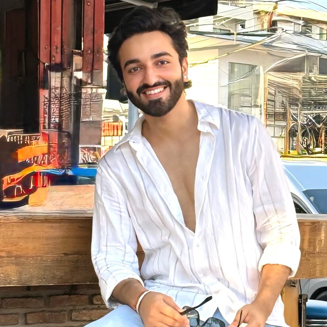 Post 9 by 𝑽𝒂𝒊𝒃𝒉𝒂𝒗 𝑮𝒂𝒏𝒅𝒉𝒊 on Instagram (carousel)