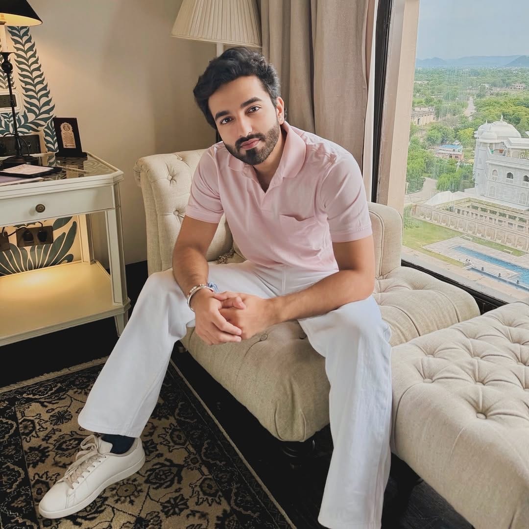 Post 8 by 𝑽𝒂𝒊𝒃𝒉𝒂𝒗 𝑮𝒂𝒏𝒅𝒉𝒊 on Instagram (carousel)