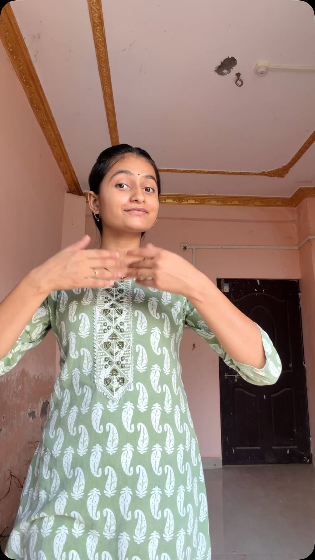 Post 1 by Sharma Mehndi Designer on Instagram (video)