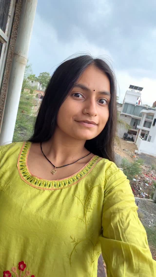 Post 3 by Sharma Mehndi Designer on Instagram (video)