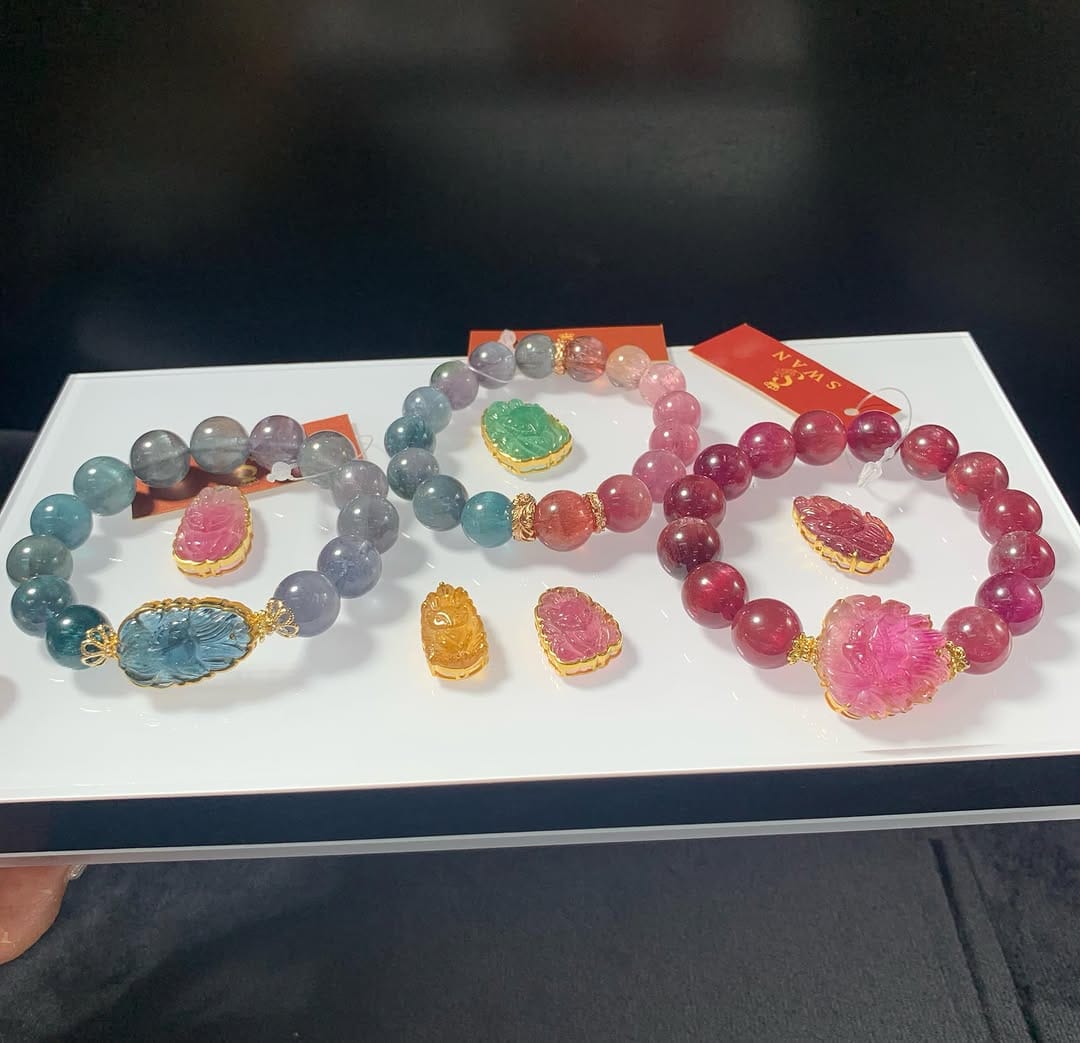 Post 8 by SWAN stone💎【加藤莉莉】 on Instagram (carousel)
