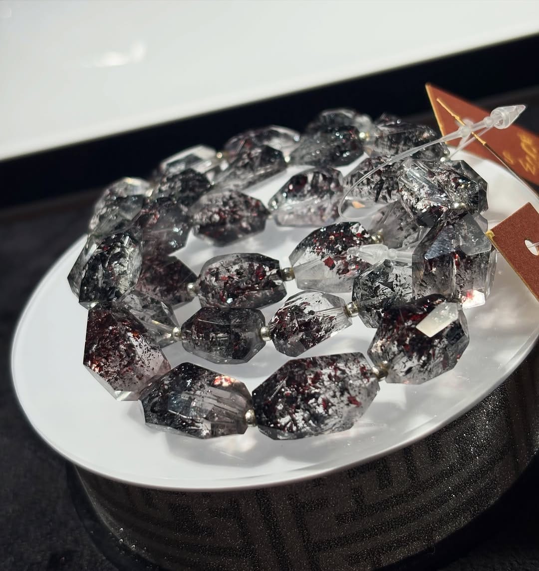 Post 4 by SWAN stone💎【加藤莉莉】 on Instagram (carousel)