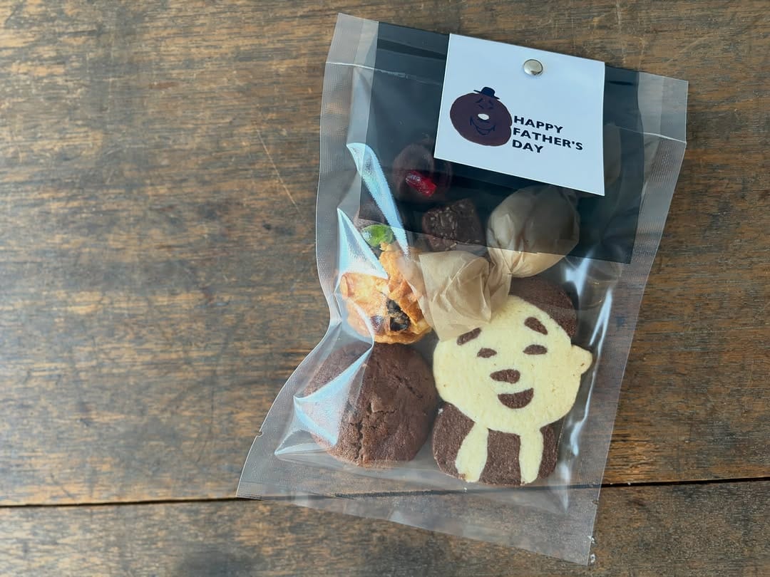 Post 2 by あいうえお ベーグル&焼菓子&雑貨 on Instagram (carousel)