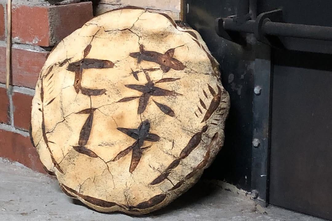 Post 10 by 薪窯パンallumé【島根県雲南市にある国産小麦・自家製酵母・手ごね・薪窯焼きのパン屋】 on Instagram (carousel)