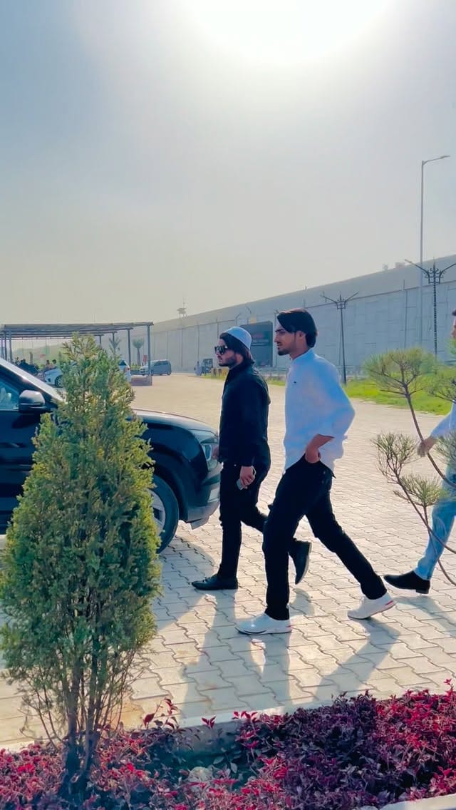 Post 10 by Fahaad Qureshi on Instagram (video)