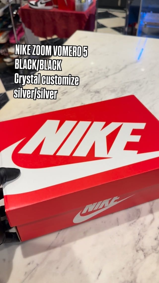 Post 2 by 【custom sneakers shop】 on Instagram (video)