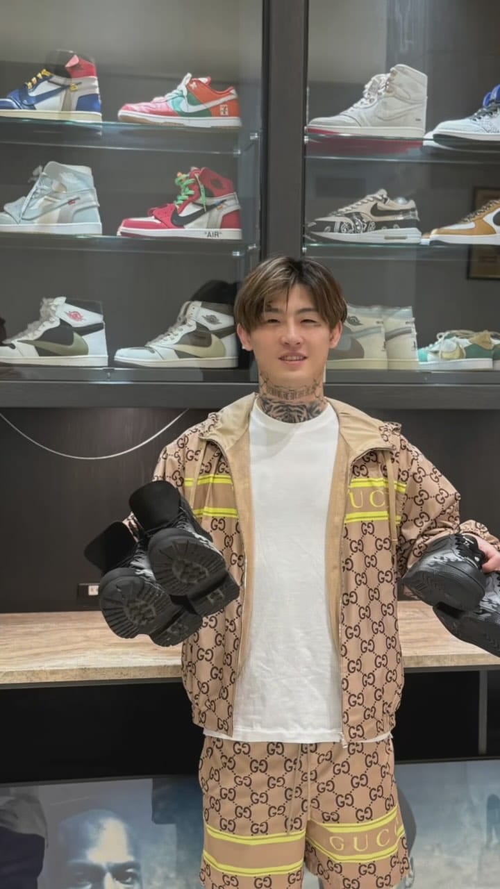 Post 8 by 【custom sneakers shop】 on Instagram (video)