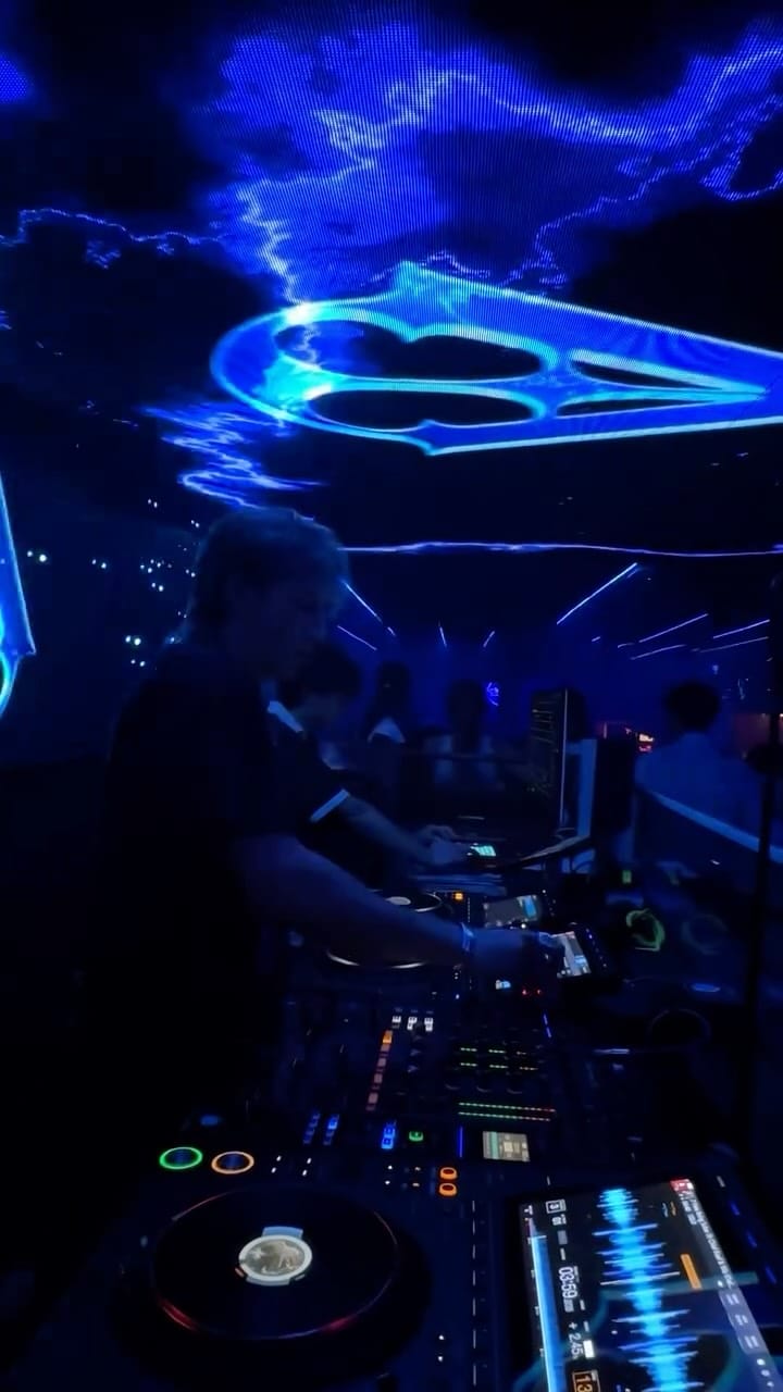 Post 6 by THE CLUB MILANO - Official Profile on Instagram (video)