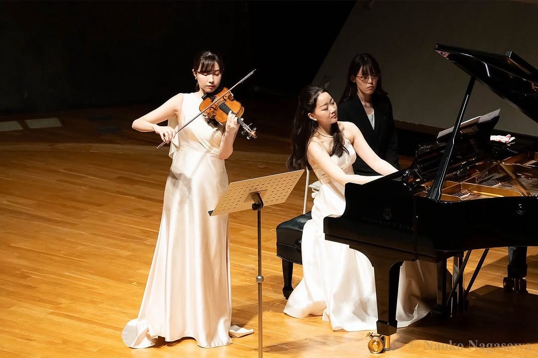 Post 6 by Rio Arai 荒井里桜 on Instagram (carousel)