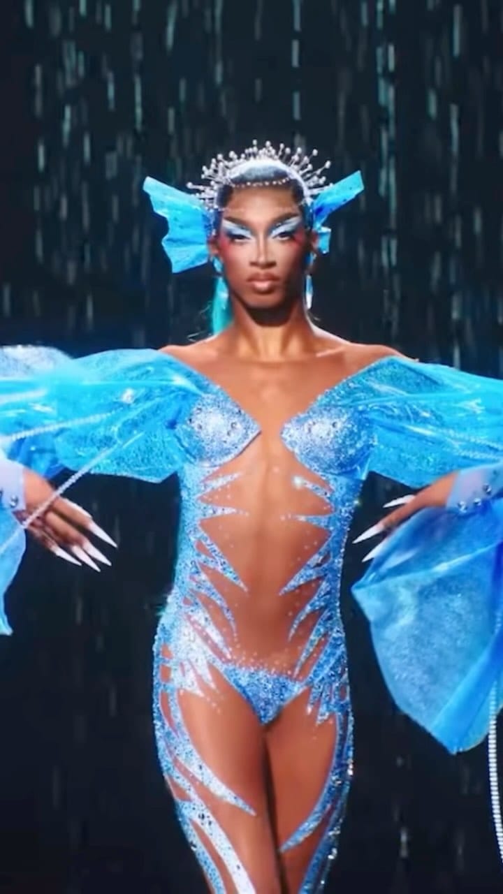 Post 10 by ☆ LANA JA’RAE on Instagram (video)