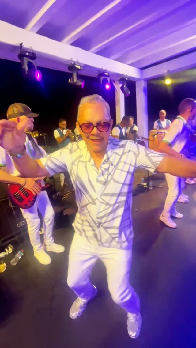 Post 3 by Los Hermanos Rosario on Instagram (video)