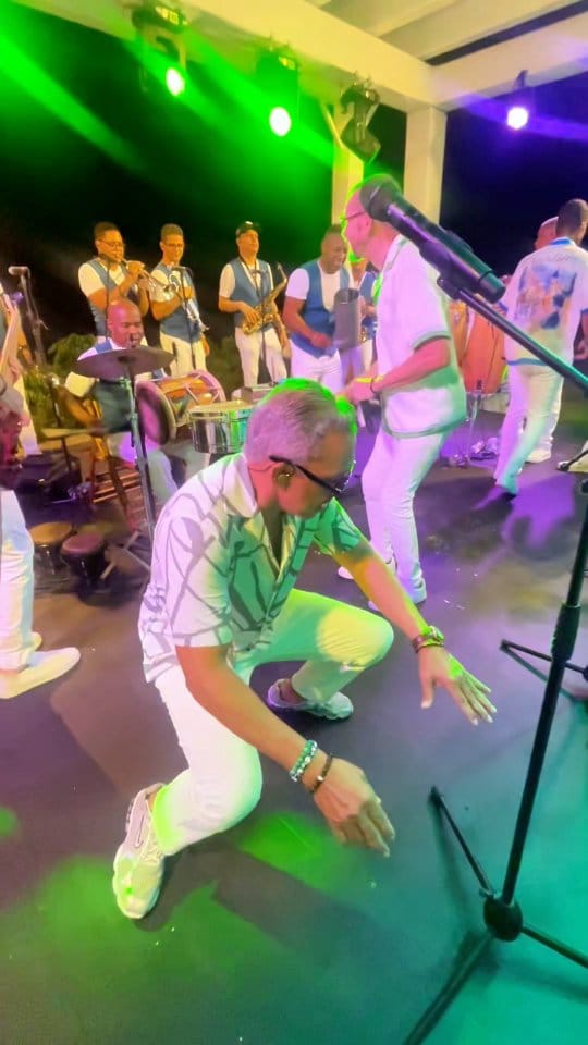 Post 2 by Los Hermanos Rosario on Instagram (video)
