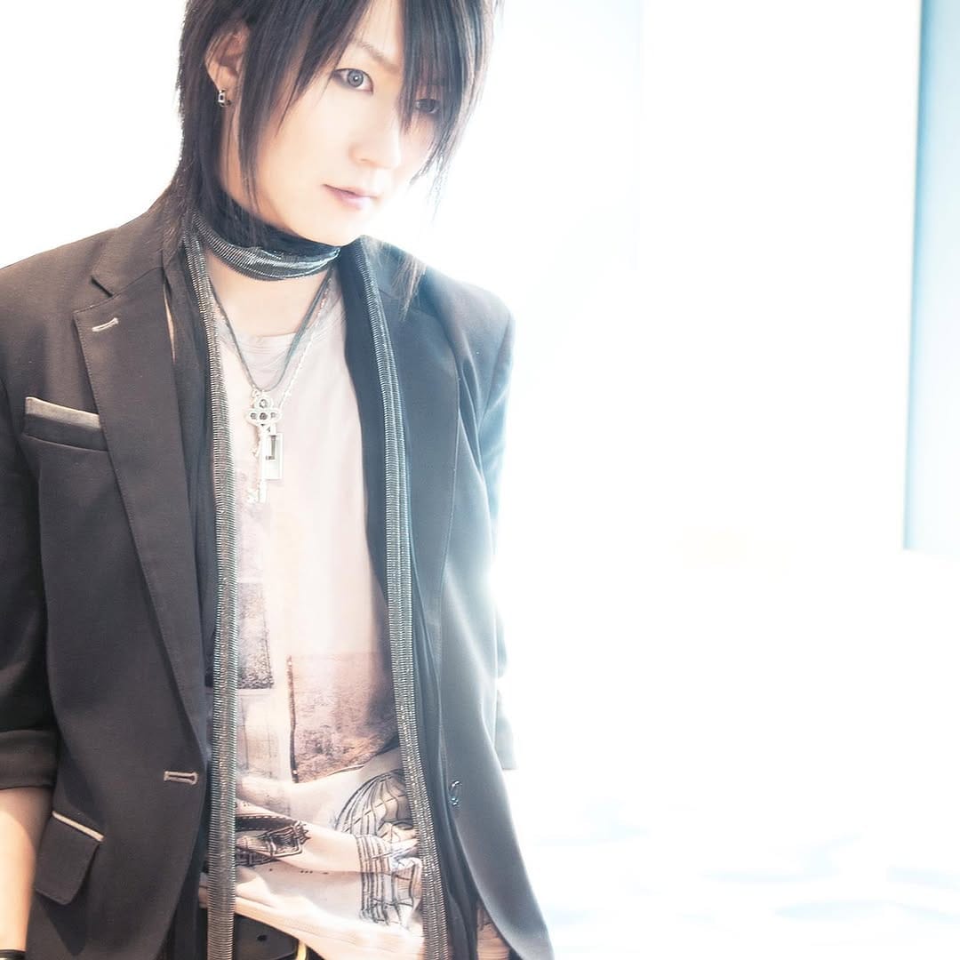 Post 10 by Tomo Asaha Official🎸 on Instagram (image)