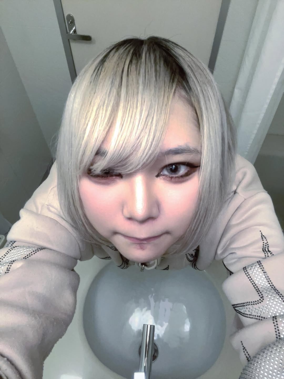Post 4 by 4s4ki on Instagram (image)