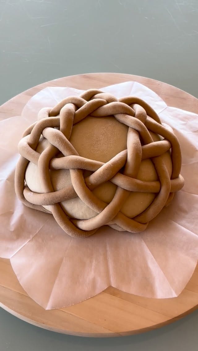 Post 4 by Francesca Simona Naselli / Forme di pane, intrecci on Instagram (video)