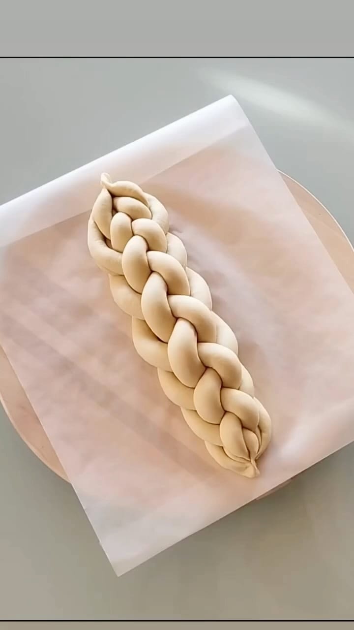 Post 6 by Francesca Simona Naselli / Forme di pane, intrecci on Instagram (video)
