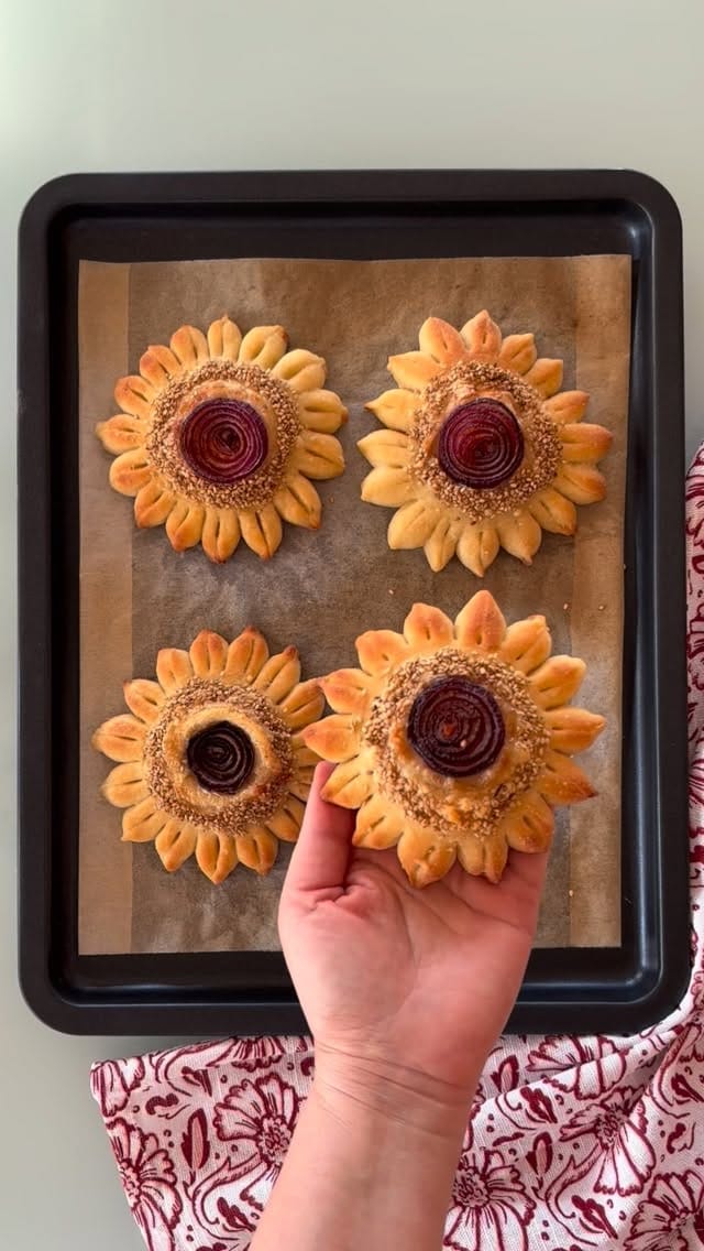 Post 5 by Francesca Simona Naselli / Forme di pane, intrecci on Instagram (video)