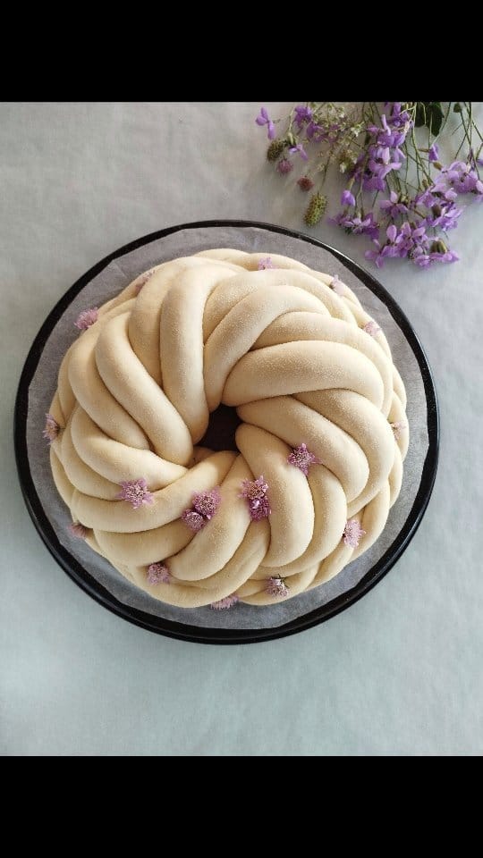 Post 10 by Francesca Simona Naselli / Forme di pane, intrecci on Instagram (video)