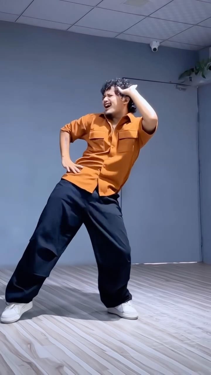 Post 4 by Anoop Parmar on Instagram (video)