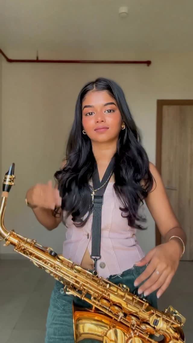 Post 1 by Clarissa Lobo on Instagram (video)