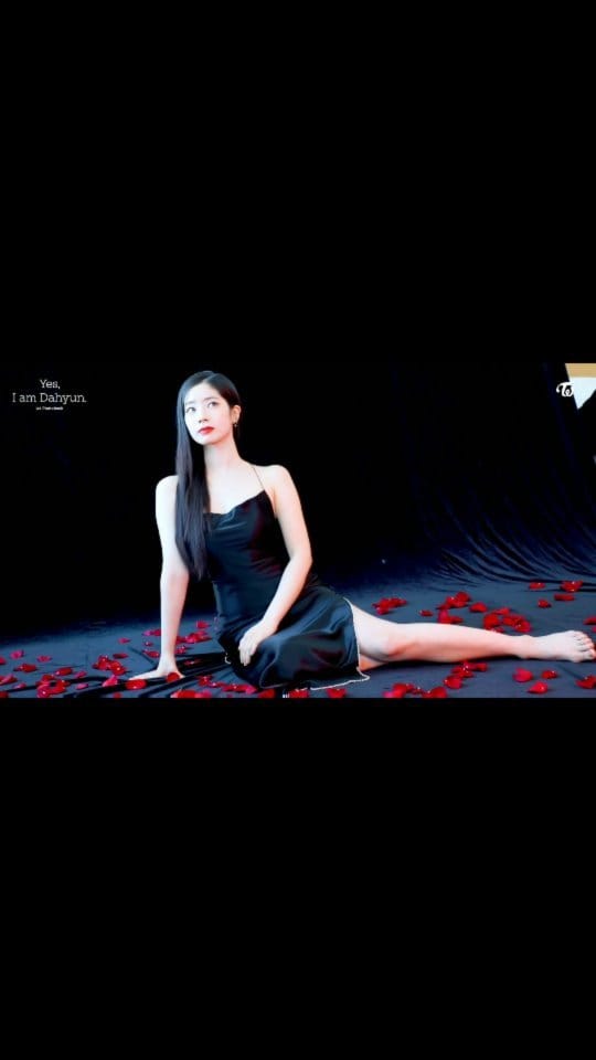 Post 6 by 𝐓𝐖𝐈𝐂𝐄 [ 다현 ]  💕 on Instagram (video)