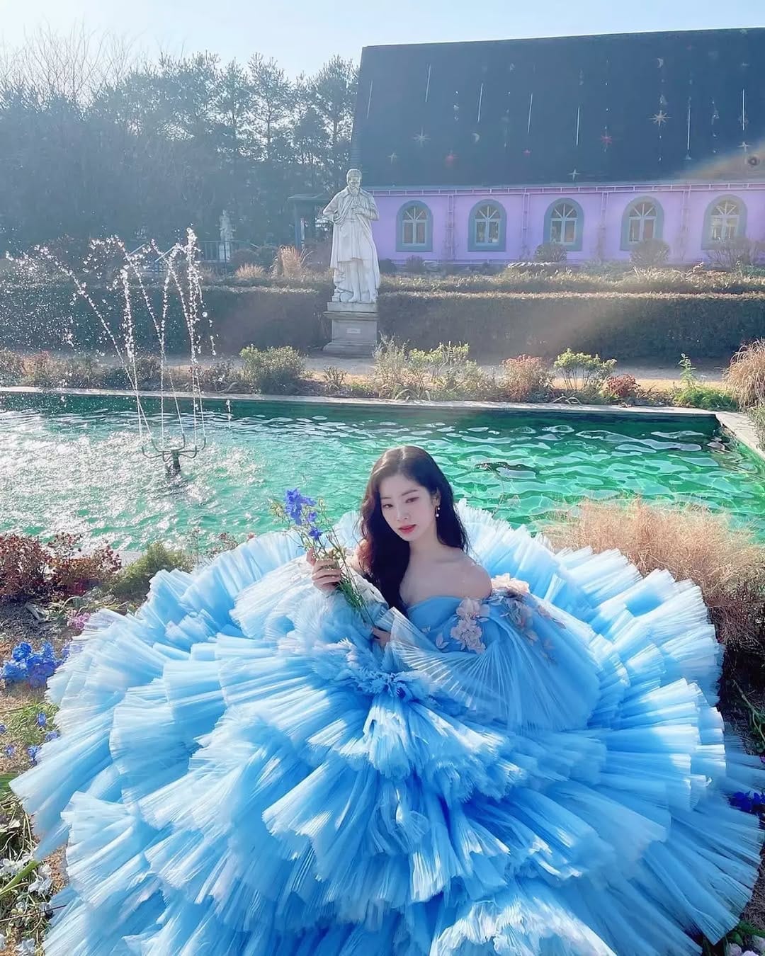 Post 2 by 𝐓𝐖𝐈𝐂𝐄 [ 다현 ]  💕 on Instagram (carousel)