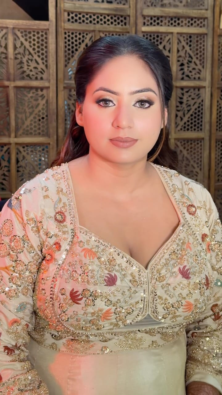 Post 2 by Divya Mehta on Instagram (video)
