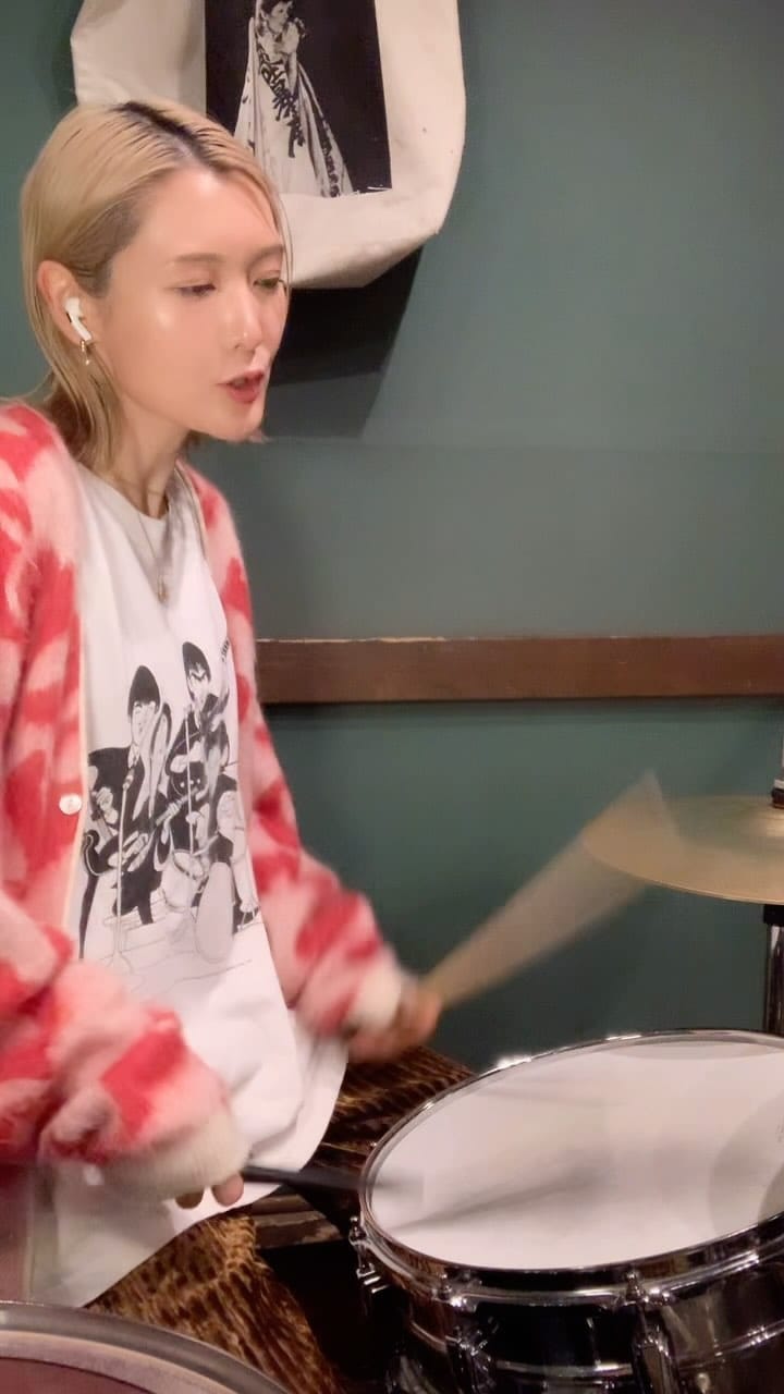 Post 9 by Minako on Instagram (video)