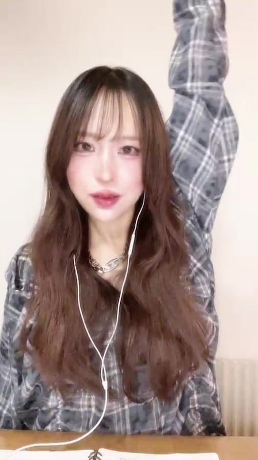 Post 9 by 綾野ましろ☺︎ on Instagram (video)