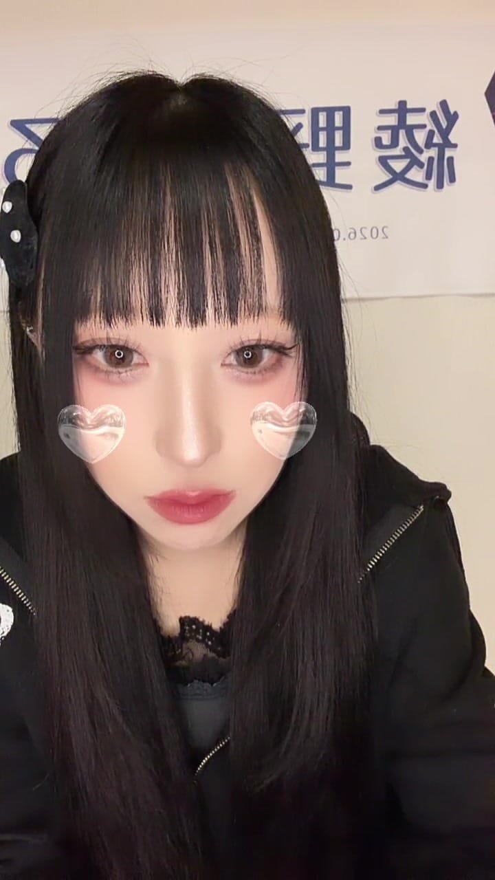 Post 2 by 綾野ましろ☺︎ on Instagram (video)