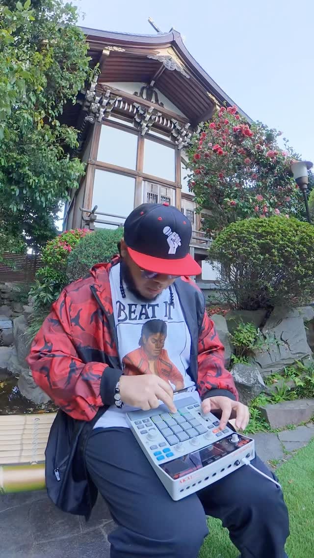 Post 5 by Roro on Instagram (video)