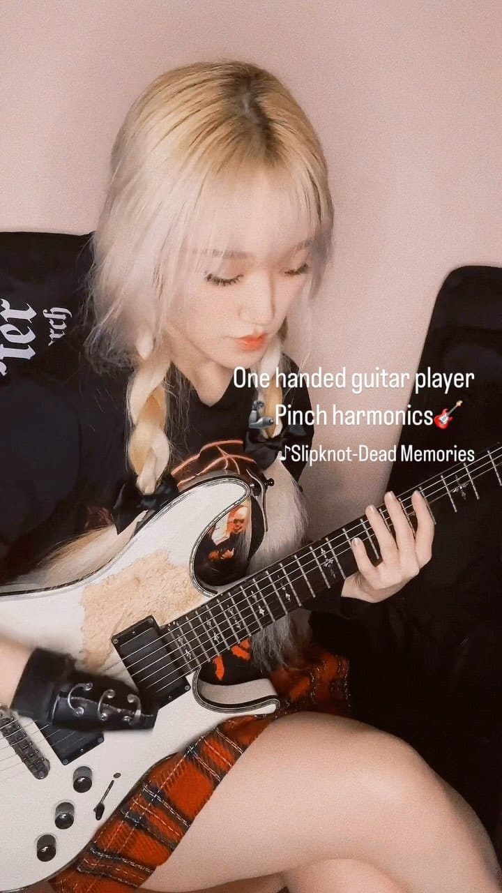 Post 10 by 🩷Lisa13🩷義手ギタリスト/one handed guitar player on Instagram (video)