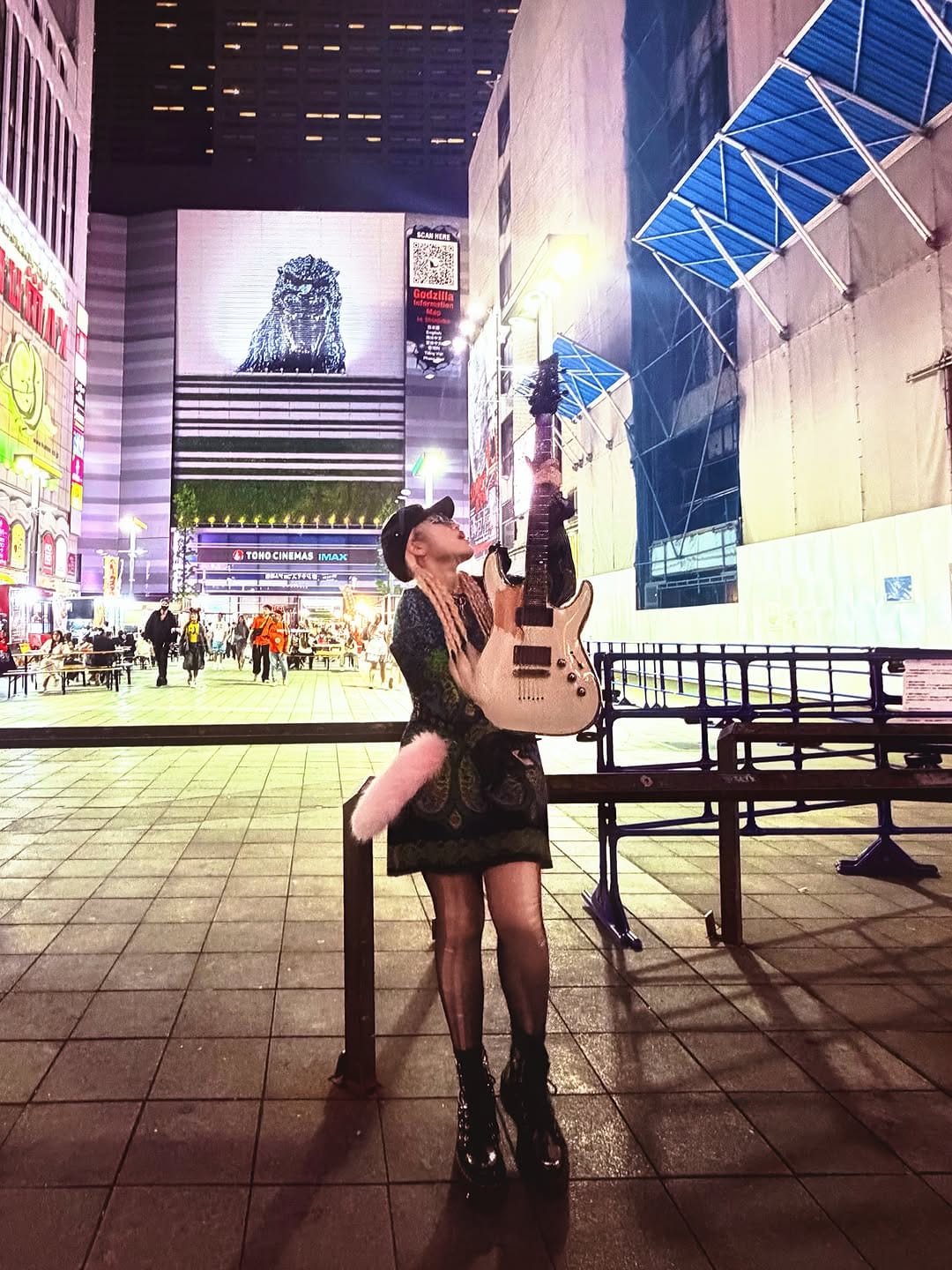 Post 1 by 🩷Lisa13🩷義手ギタリスト/one handed guitar player on Instagram (carousel)