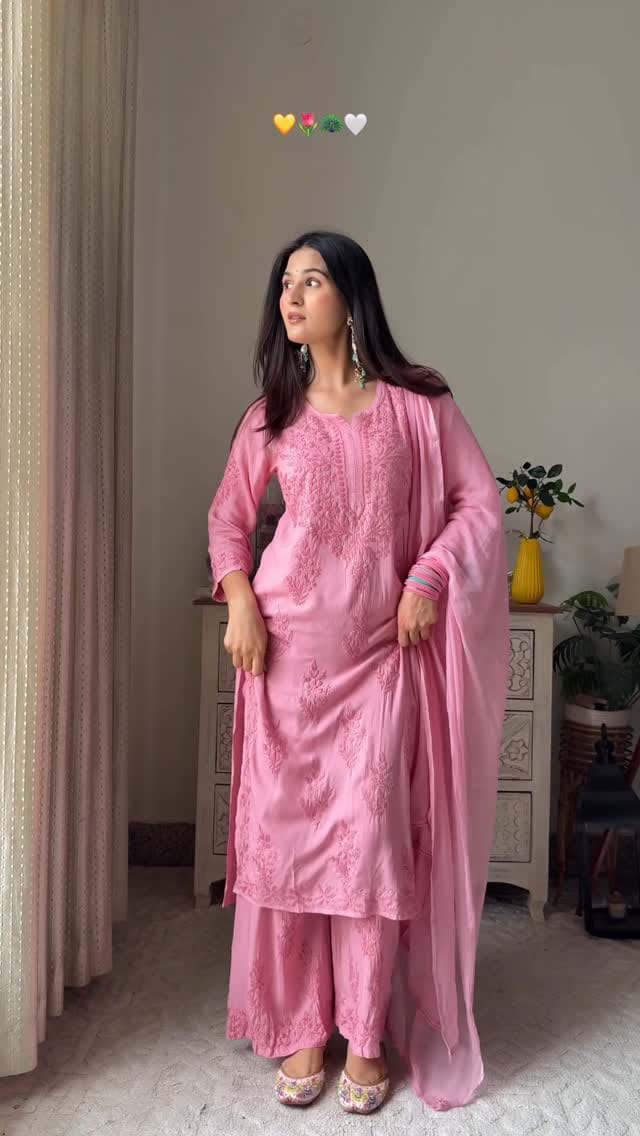 Post 8 by Lucknowi Chikan Store on Instagram (video)