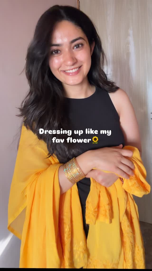 Post 5 by Lucknowi Chikan Store on Instagram (video)
