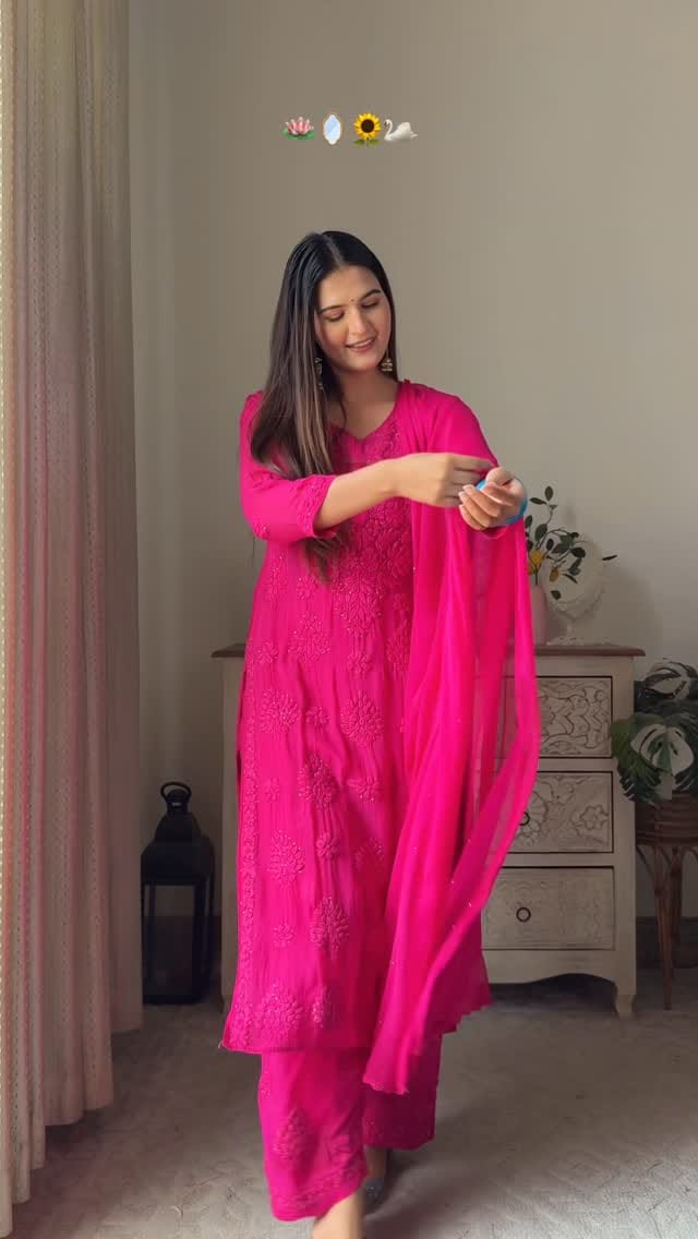 Post 7 by Lucknowi Chikan Store on Instagram (video)
