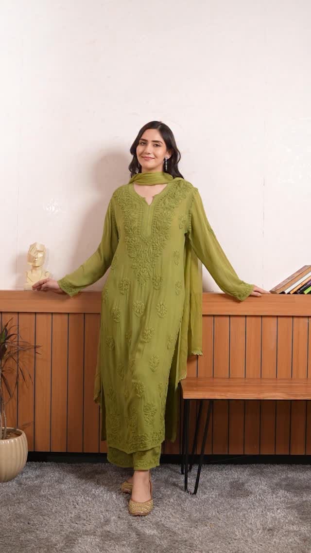 Post 10 by Lucknowi Chikan Store on Instagram (video)