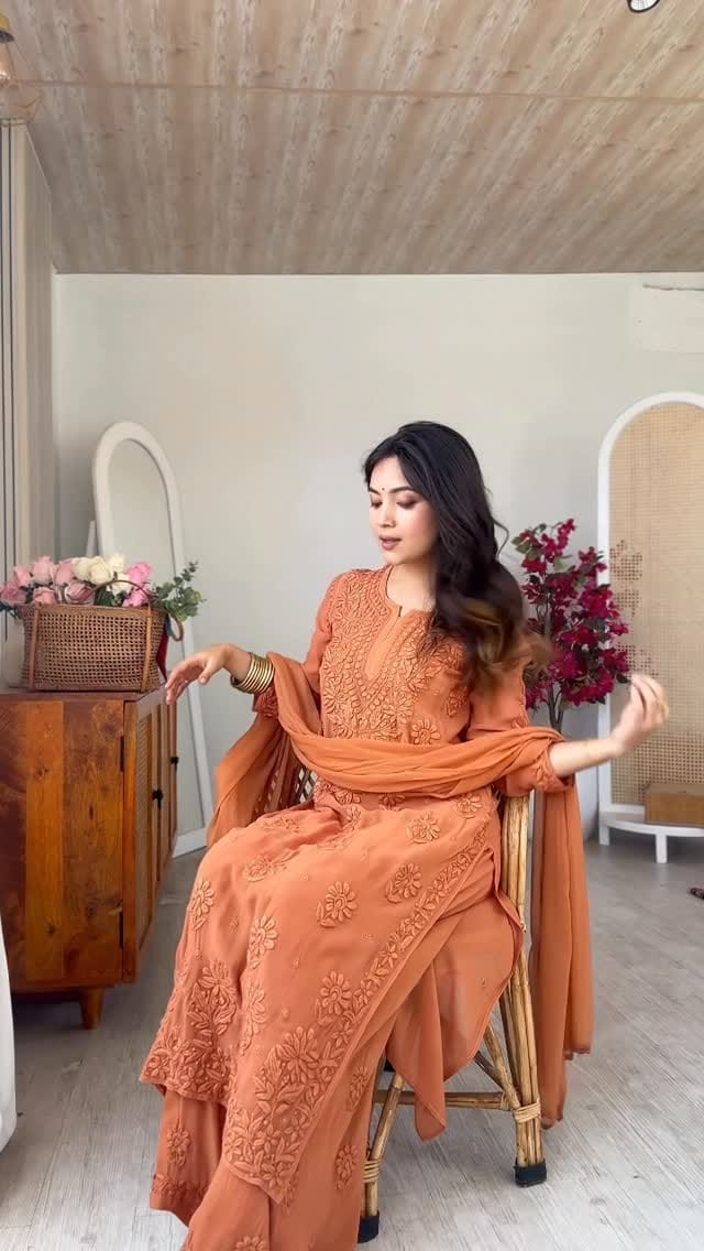 Post 3 by Lucknowi Chikan Store on Instagram (video)