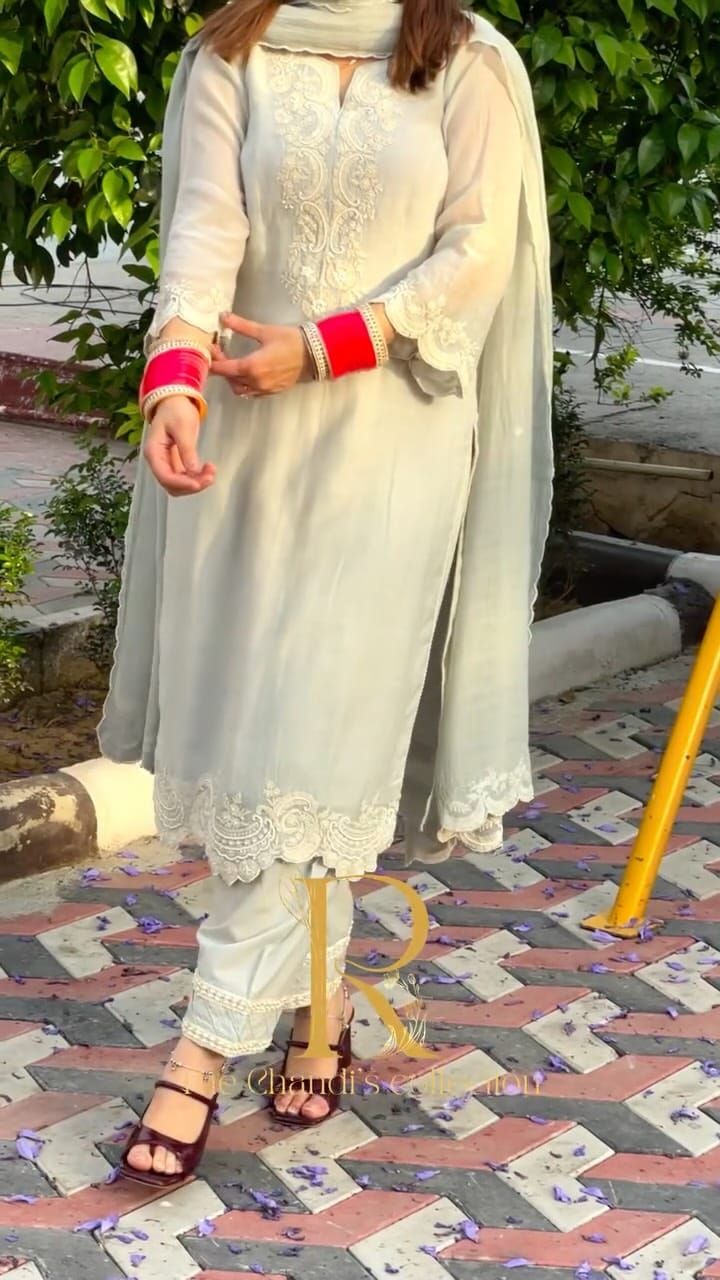 Post 9 by Chandi’s / ਚੰਦੀ collection on Instagram (video)