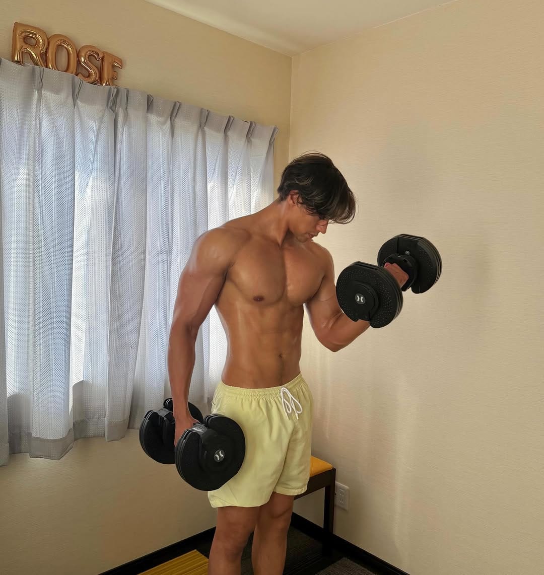 Post 5 by 當間ローズ　touma rose on Instagram (carousel)