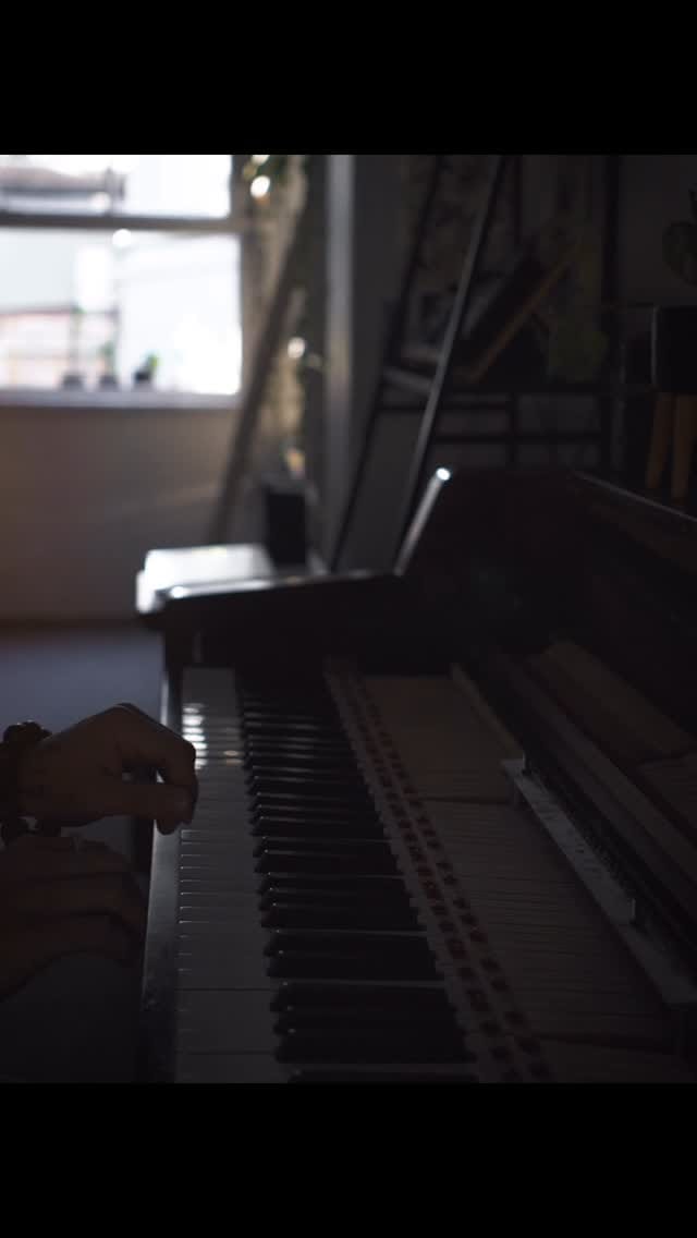 Post 3 by Alexx Hermánn ♪ on Instagram (video)