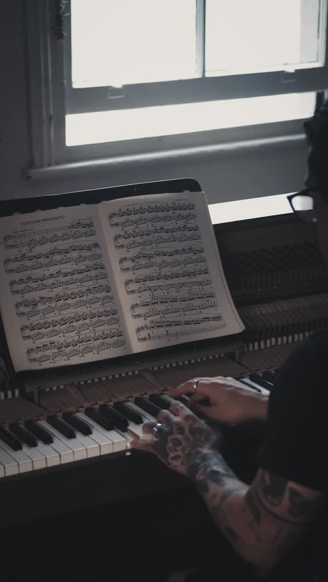 Post 8 by Alexx Hermánn ♪ on Instagram (video)
