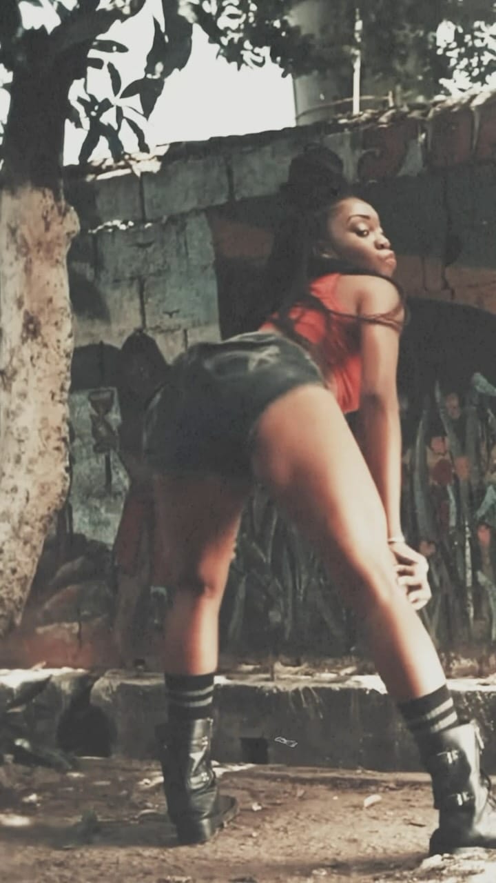 Post 1 by 𝐃𝐉 𝐁≒𝐁𝐀𝐋𝐋 on Instagram (video)