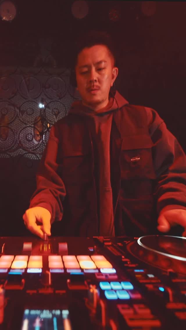 Post 3 by 𝐃𝐉 𝐁≒𝐁𝐀𝐋𝐋 on Instagram (video)