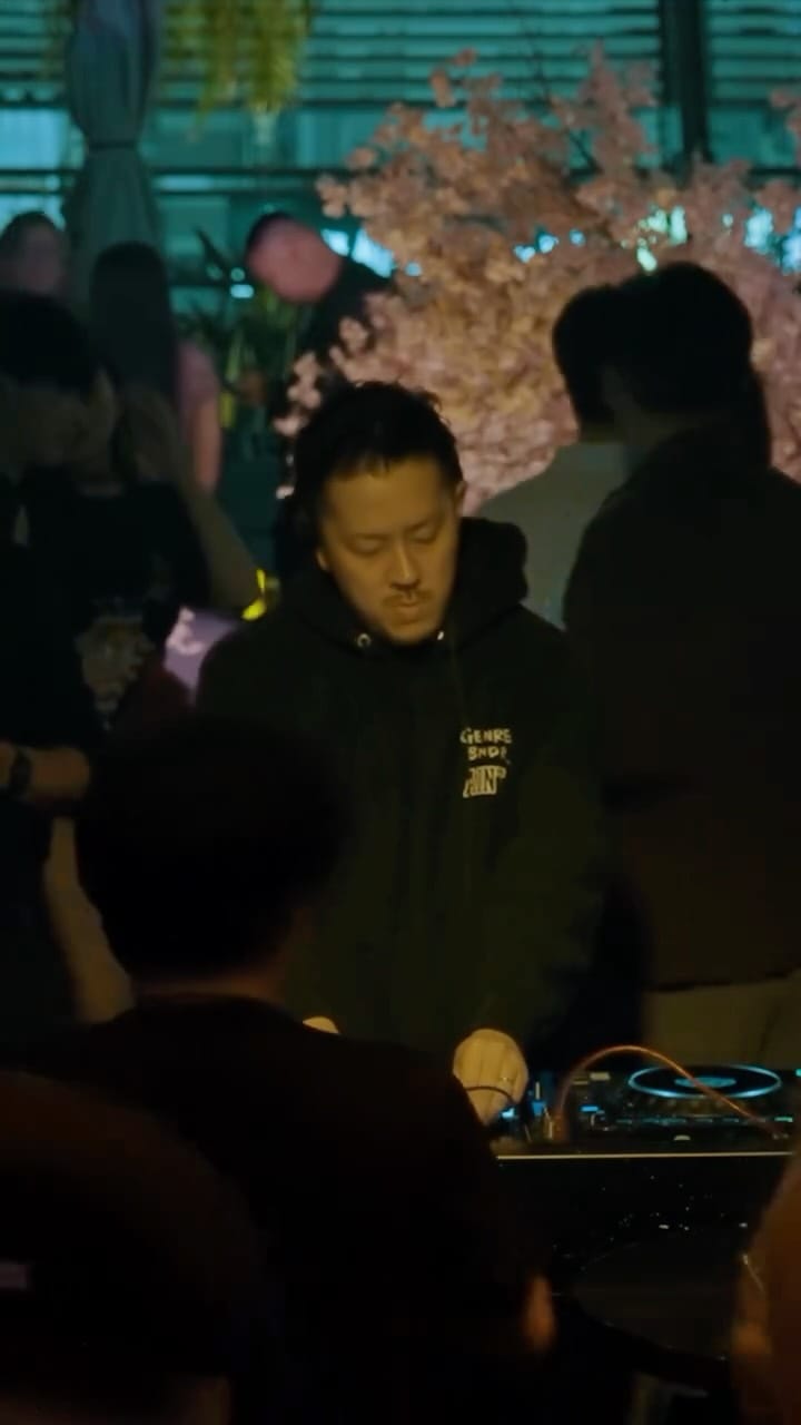 Post 9 by 𝐃𝐉 𝐁≒𝐁𝐀𝐋𝐋 on Instagram (video)
