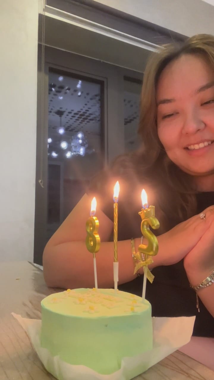 Post 4 by Y E L I Z on Instagram (video)